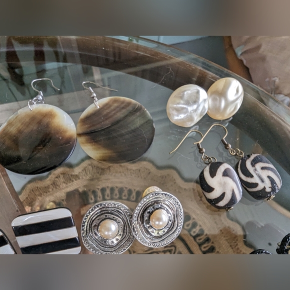 Lot of Vintage Earrings - Picture 5 of 6